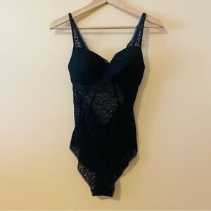 LA VIE EN ROSE Black Lace Bodysuit